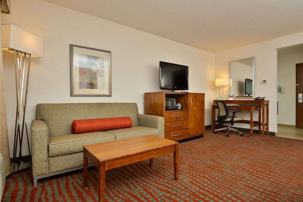 Holiday Inn Express Boston - Milford by IHG 3