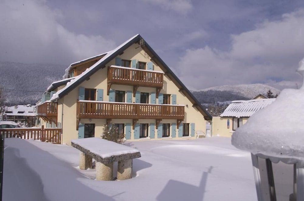 Hôtel Restaurant Les Tilleuls et son espace détente 3 estrellas en Autrans