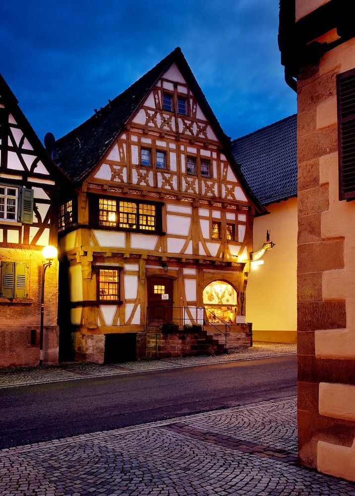 Hotel Restaurant Zum Nachtwächter -1 estrellas en Lienzingen