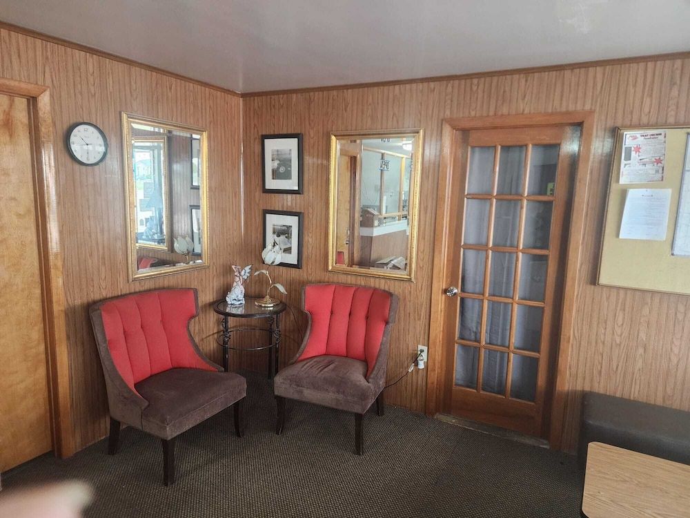 First Inn By OYO Quinter Hwy 70 3
