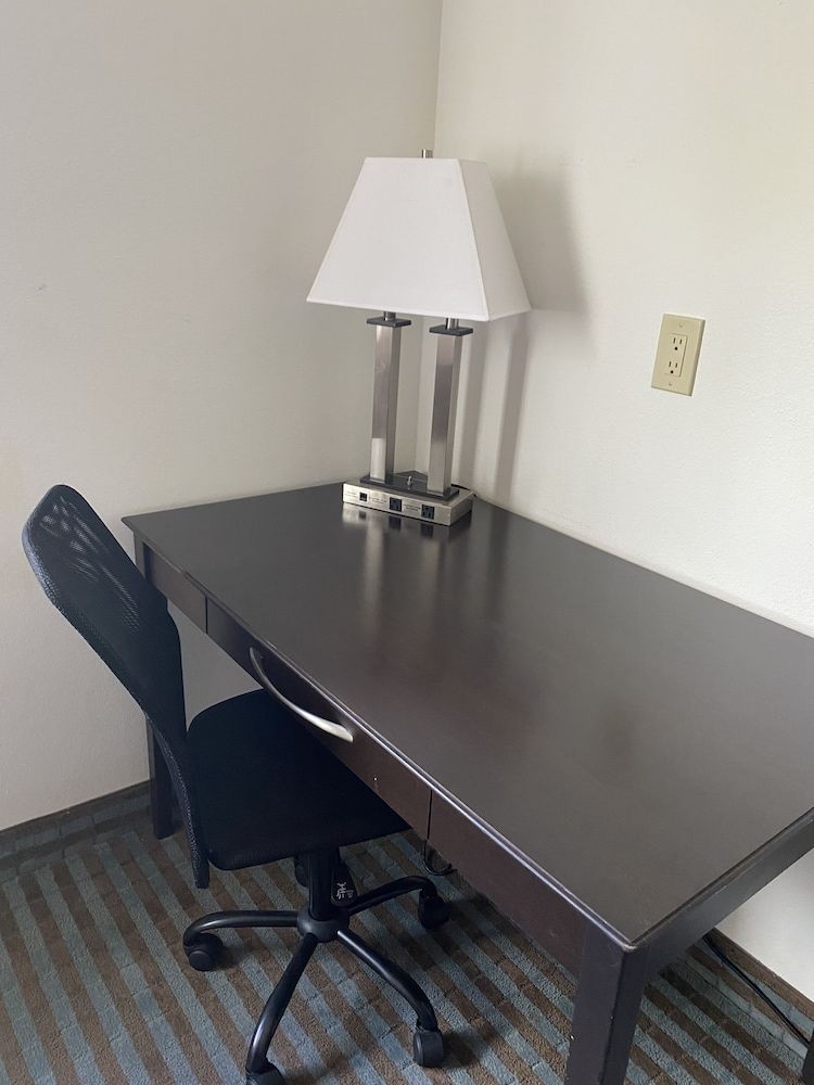 Super 8 by Wyndham Cedar Falls IA - University 3