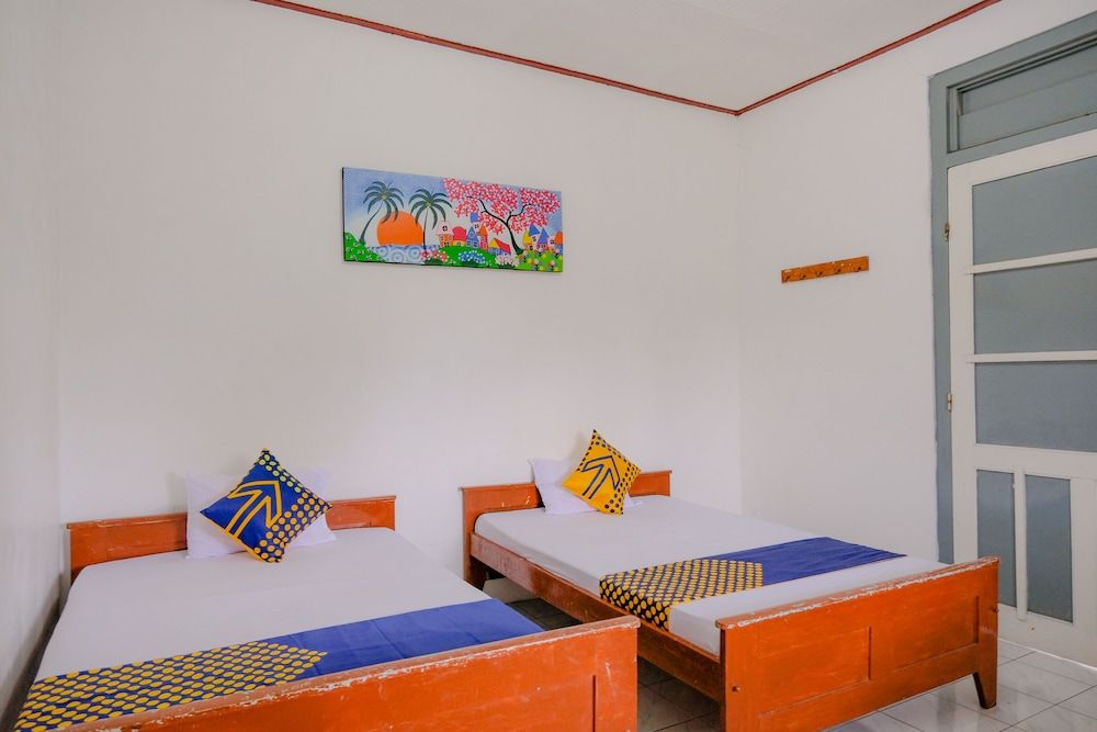 OYO Life 2638 Hotel Raya 2 estrellas en Sarangan