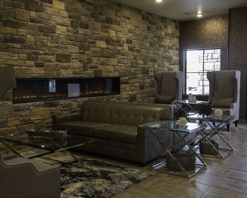 Cobblestone Hotel & Suites - Two Rivers 3