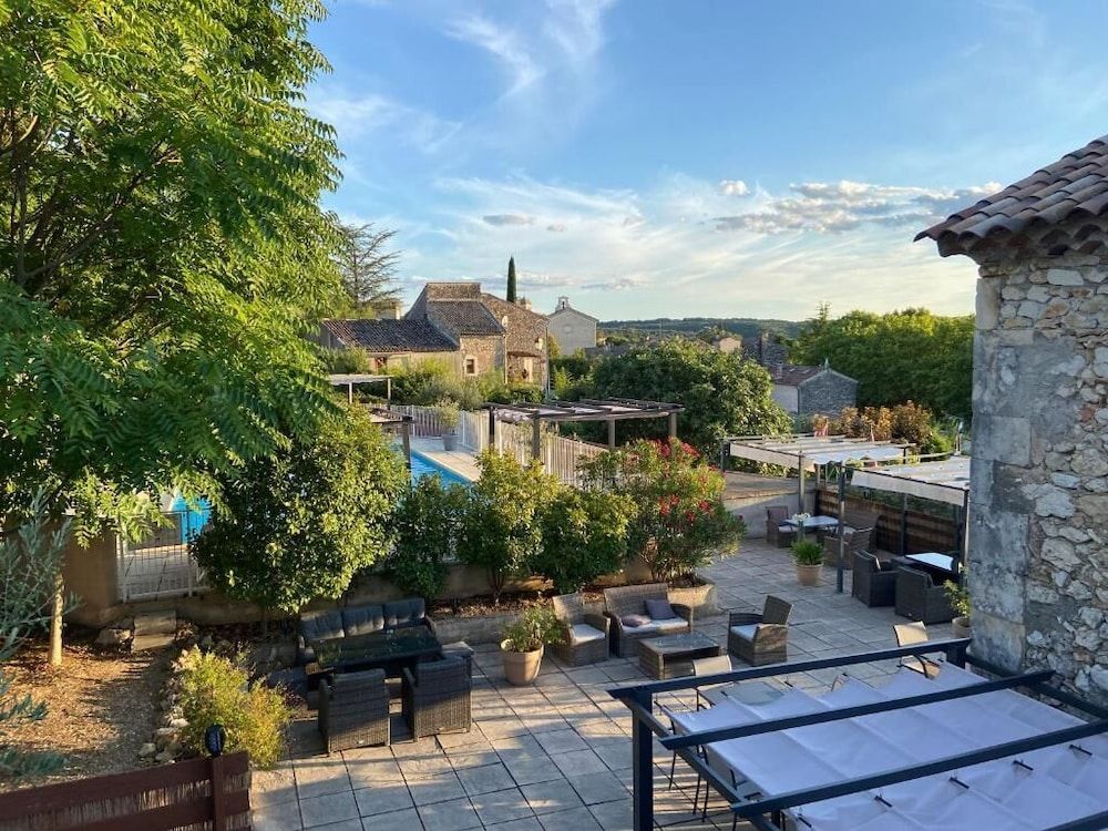 Mont Bouquet Lodge 2