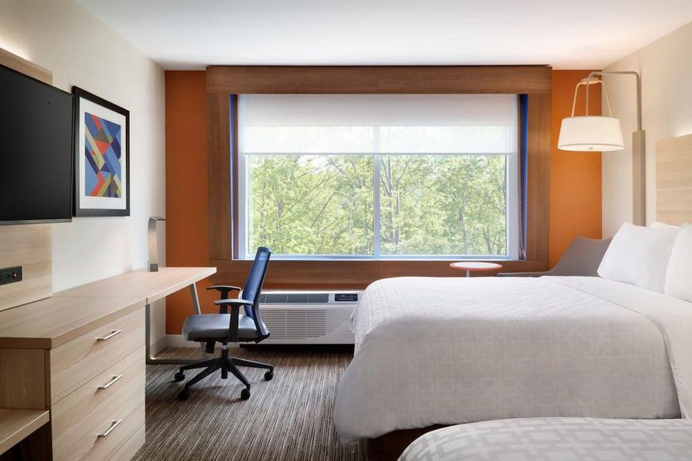 Holiday Inn Express & Suites Aurora by IHG 3