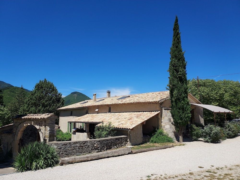 MAS DE REILHANETTE -1 étoiles à Montbrun-les-Bains