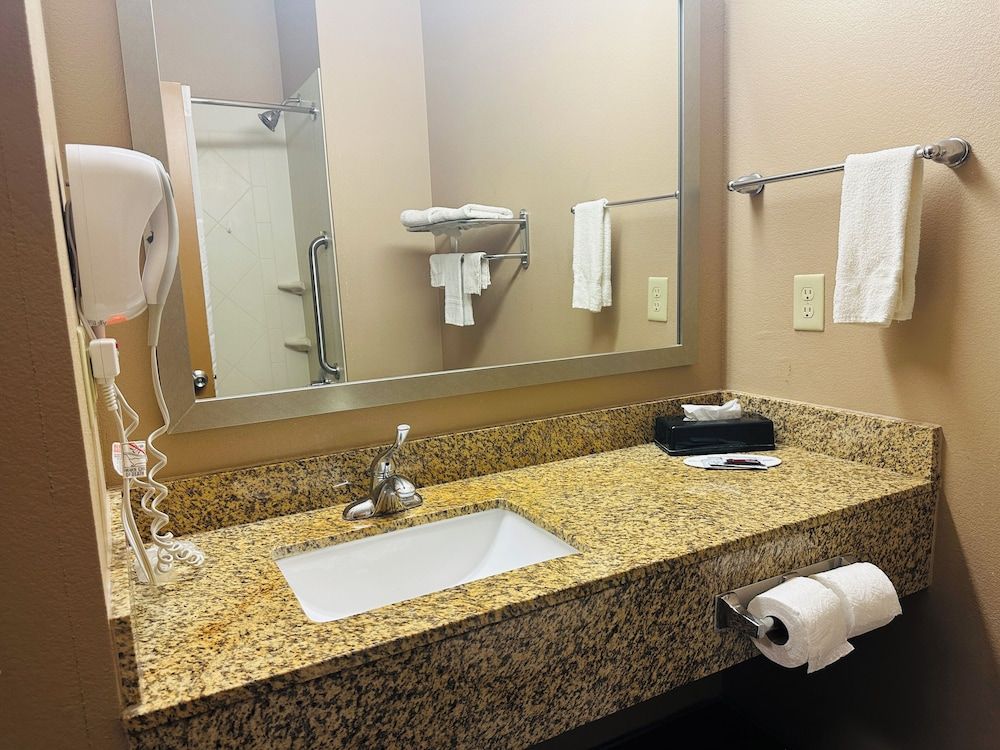Executive Inn and Suites 3