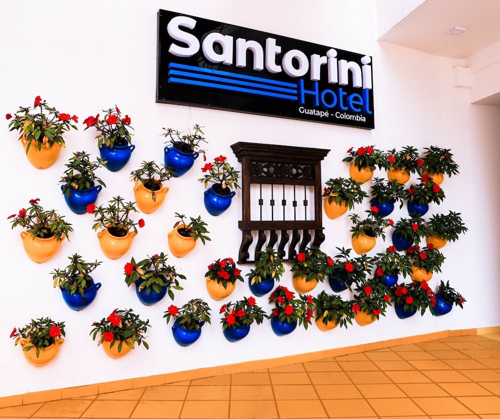 Hotel Santorini 4 estrelas em Guatapé