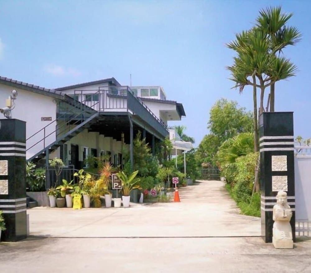 Palm Island Hostel 2