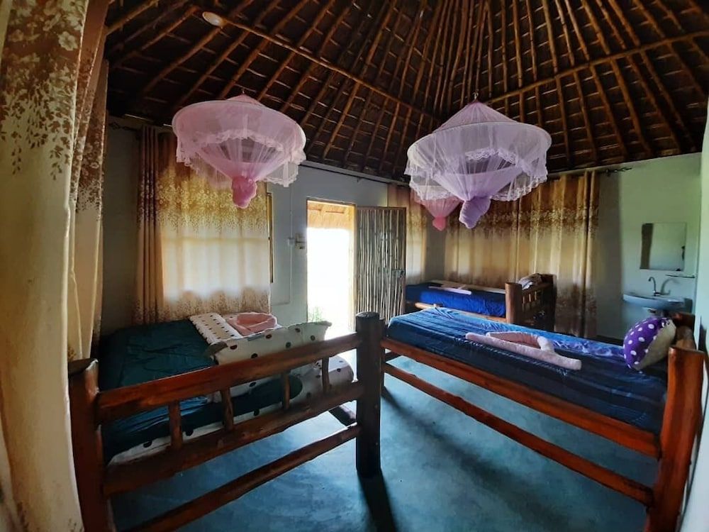 Tangi Safaris Lodge 2
