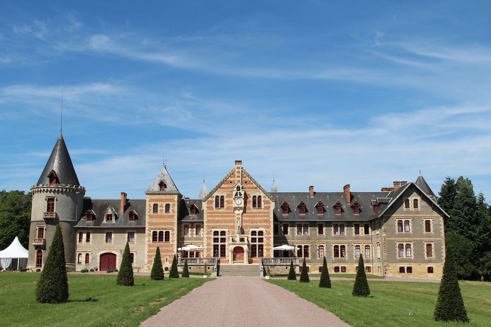 Château de Beguin -1 estrellas en Lurcy-Lévis