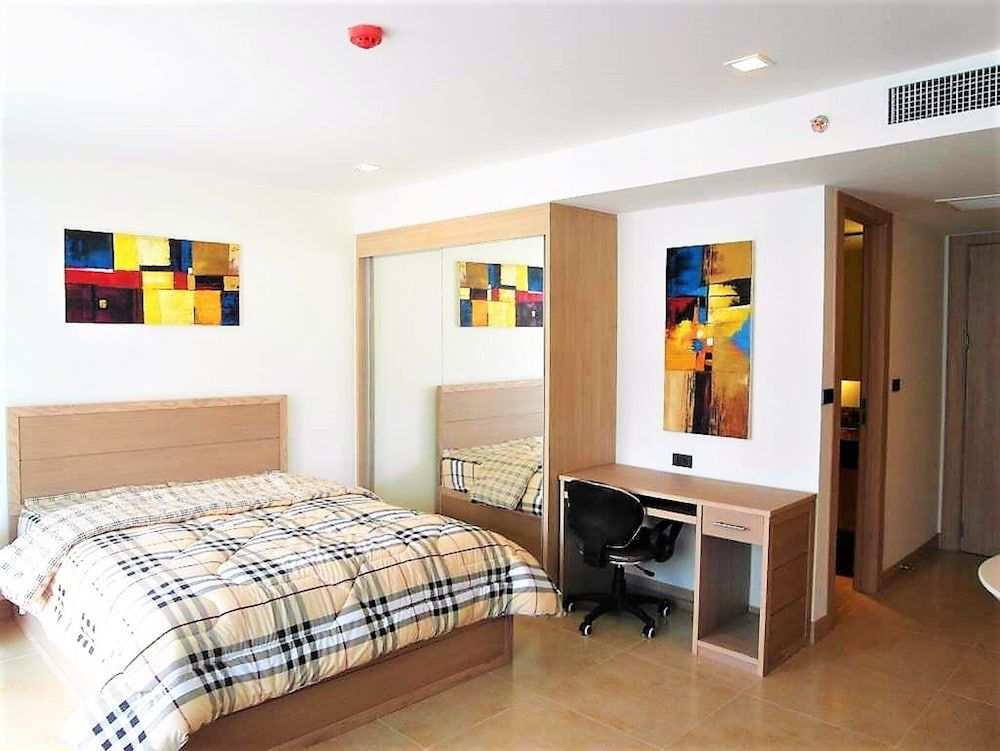 The Cliff sea & Pool Views Studio Apartment Pratumnak Pattaya 3