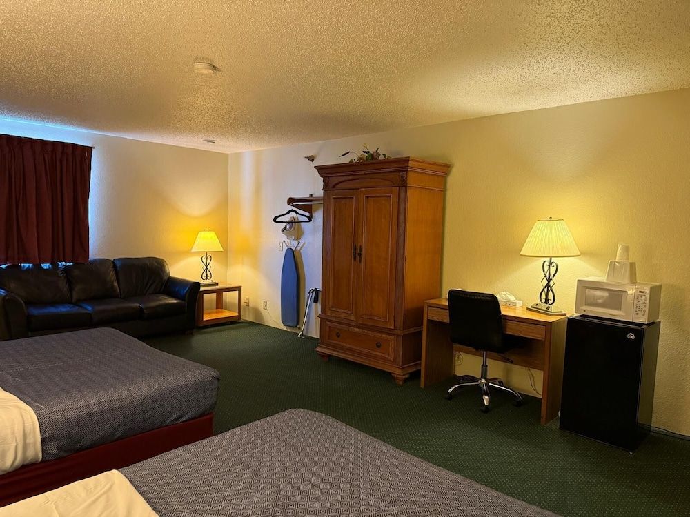Cassville Four seasons inn & suits 2