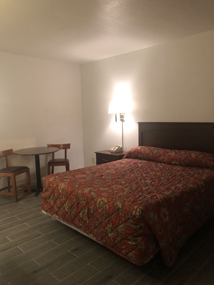 Royal Inn 3