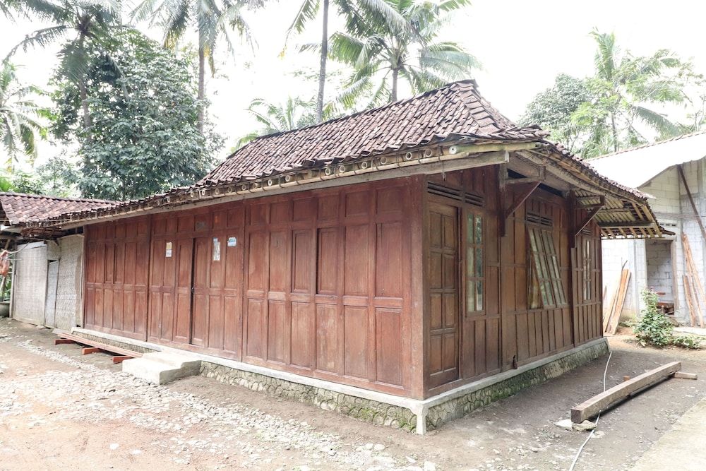 Homestay Mbah Parni -1 estrellas en Sermo