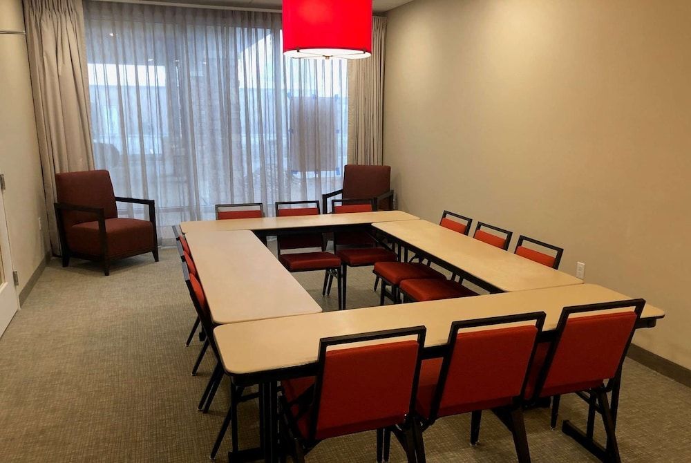 Hawthorn Extended Stay by Wyndham Monahans 3
