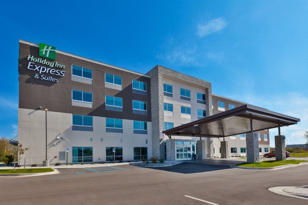 Holiday Inn Express & Suites Cedar Springs – Grand Rapids N by IHG 3 estrellas en Cedar Springs