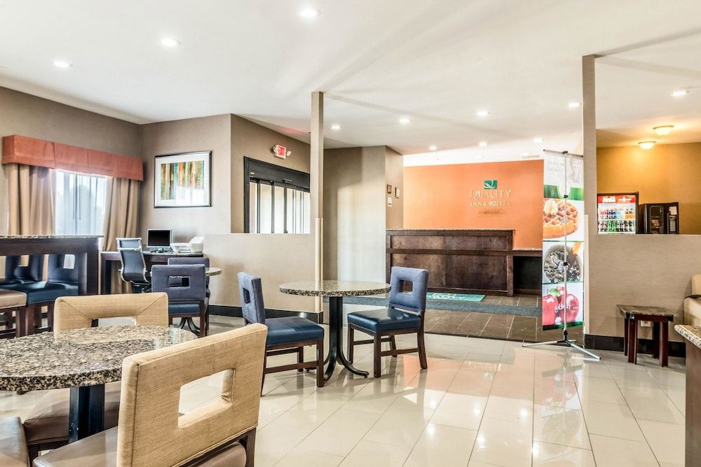 Quality Inn & Suites Salem near I-57 2
