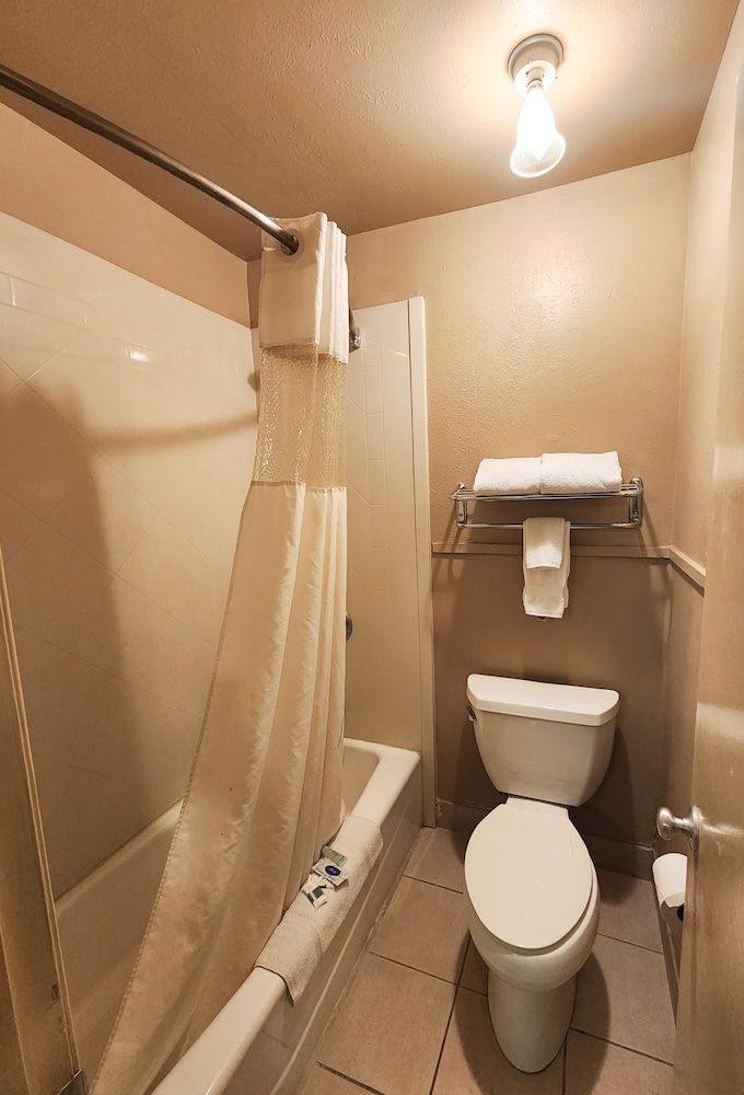 Colonial Inn Monahans 3