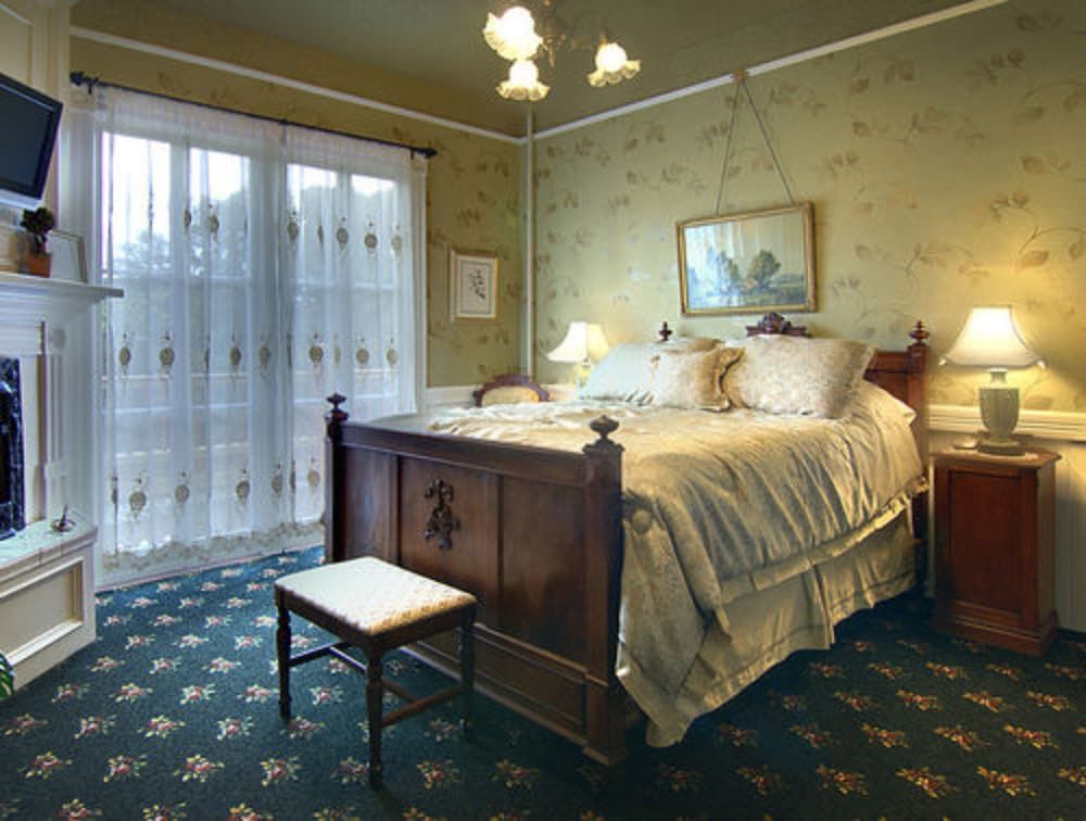 Gingerbread Mansion Inn 2