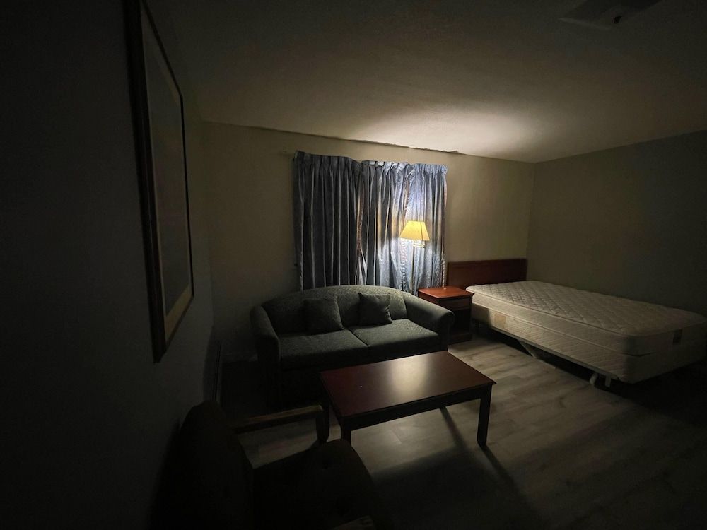 Uptown Motel 2