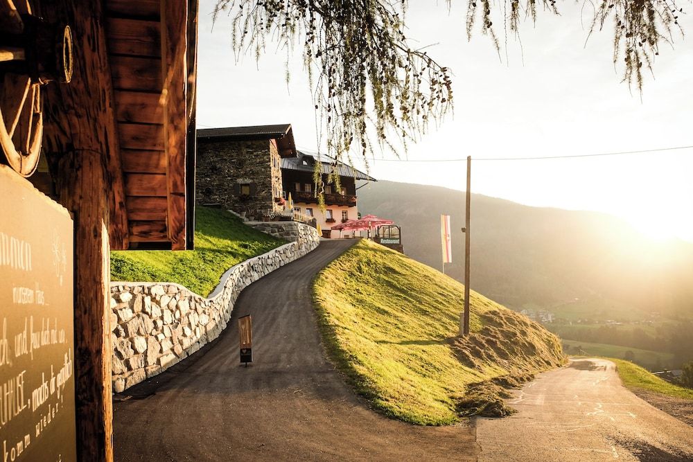 Berggasthof Pension Lahnerhof -1 estrellas en Liesing
