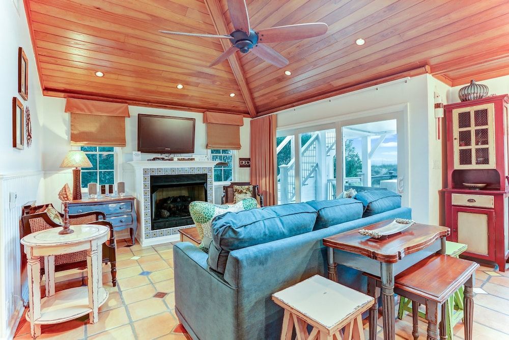 Ocean Ave Spacious Seaside Cottage by RedAwning -1 estrellas en Fernandina Beach