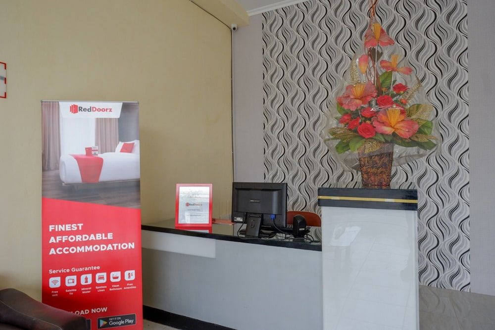 RedDoorz near Graha Saba Buana Solo 3