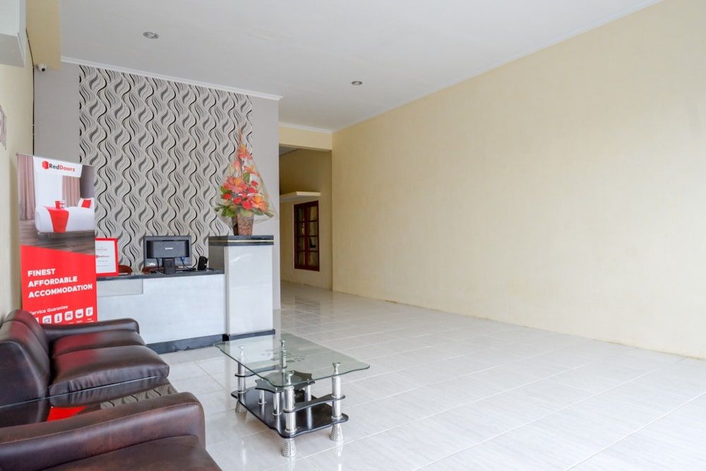 RedDoorz near Graha Saba Buana Solo 2