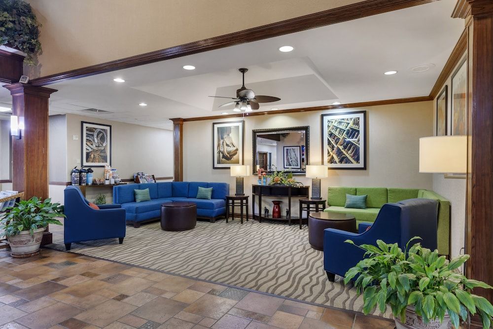 Comfort Suites Marshall 3