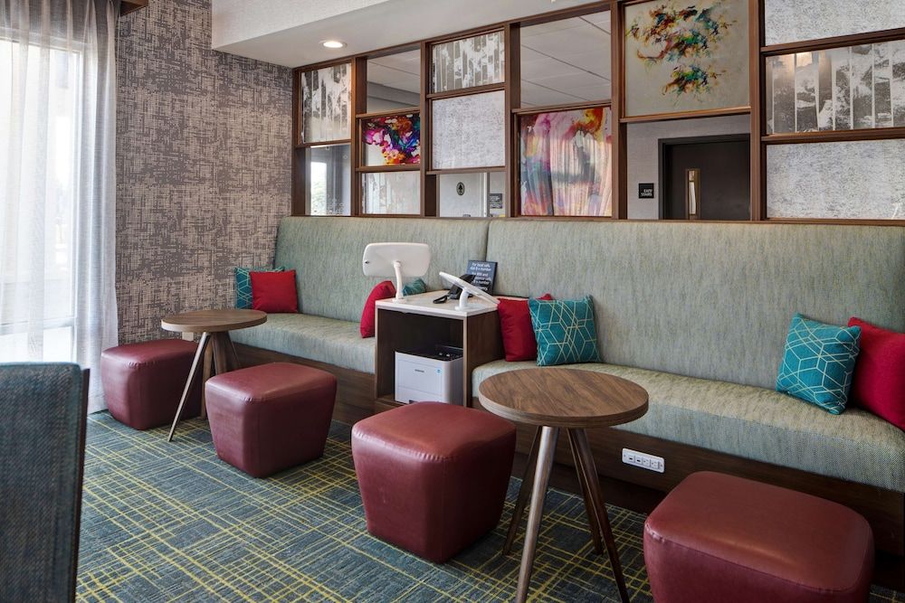 Hampton Inn & Suites Deptford 2