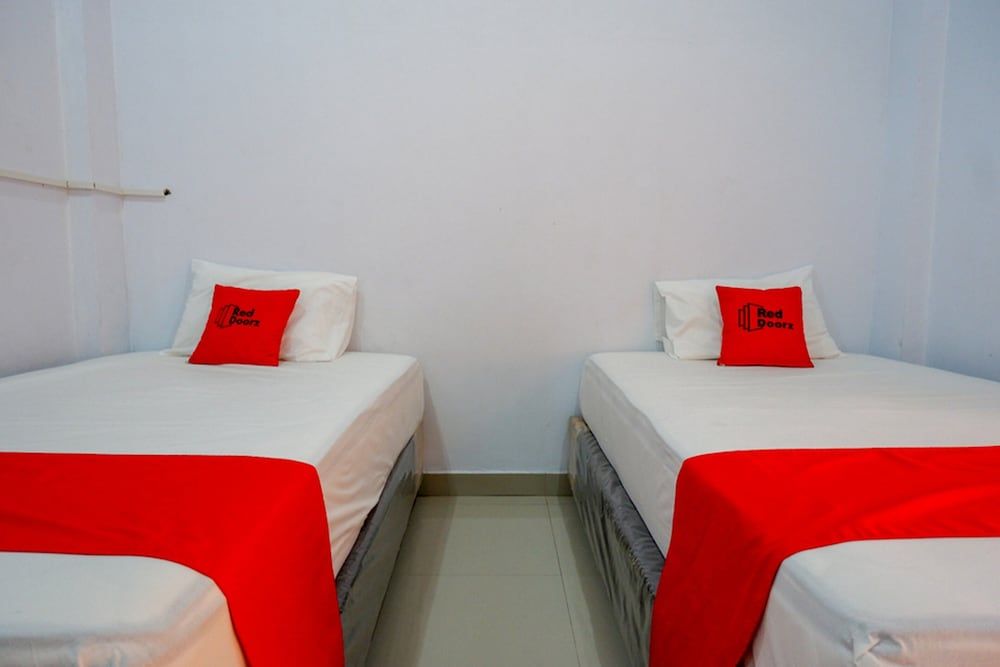 RedDoorz near Lokawisata Baturaden 2 3