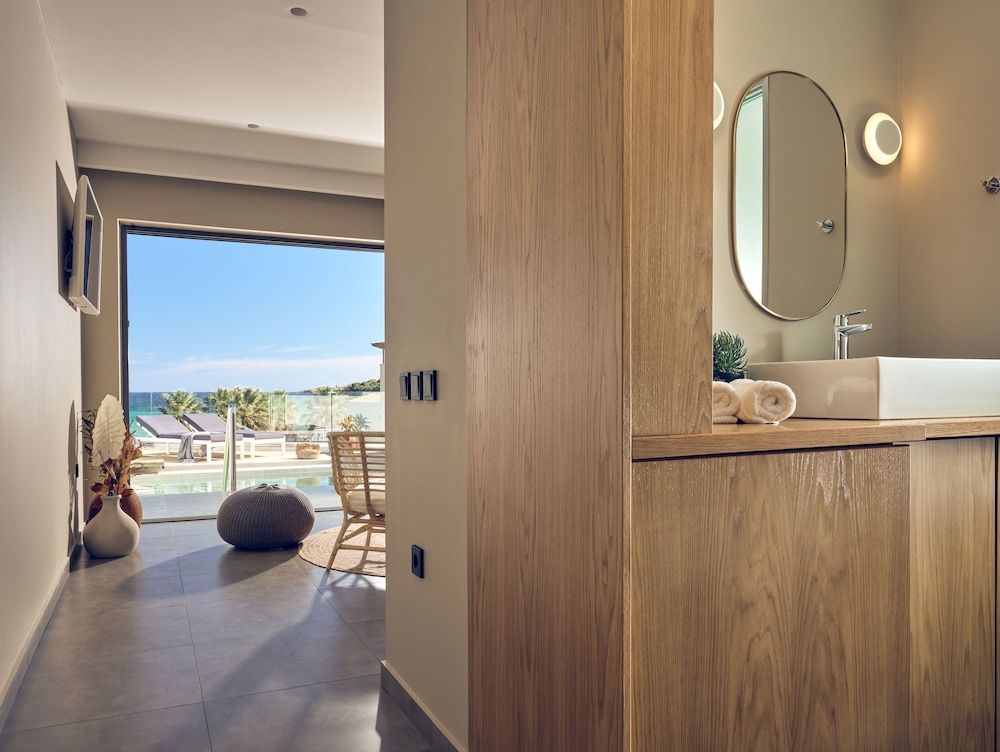 Oceanis Luxury Suites 3