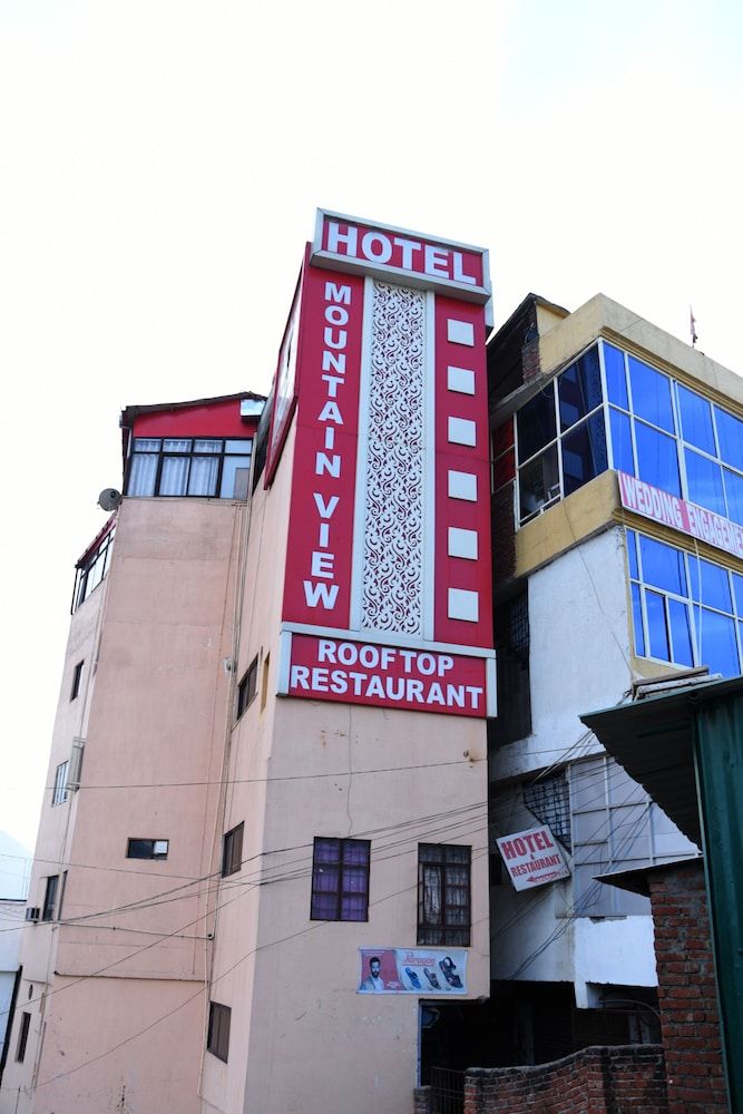Hotel Mountain View And Rooftop Restaurant 3 estrellas en Pithorāgarh