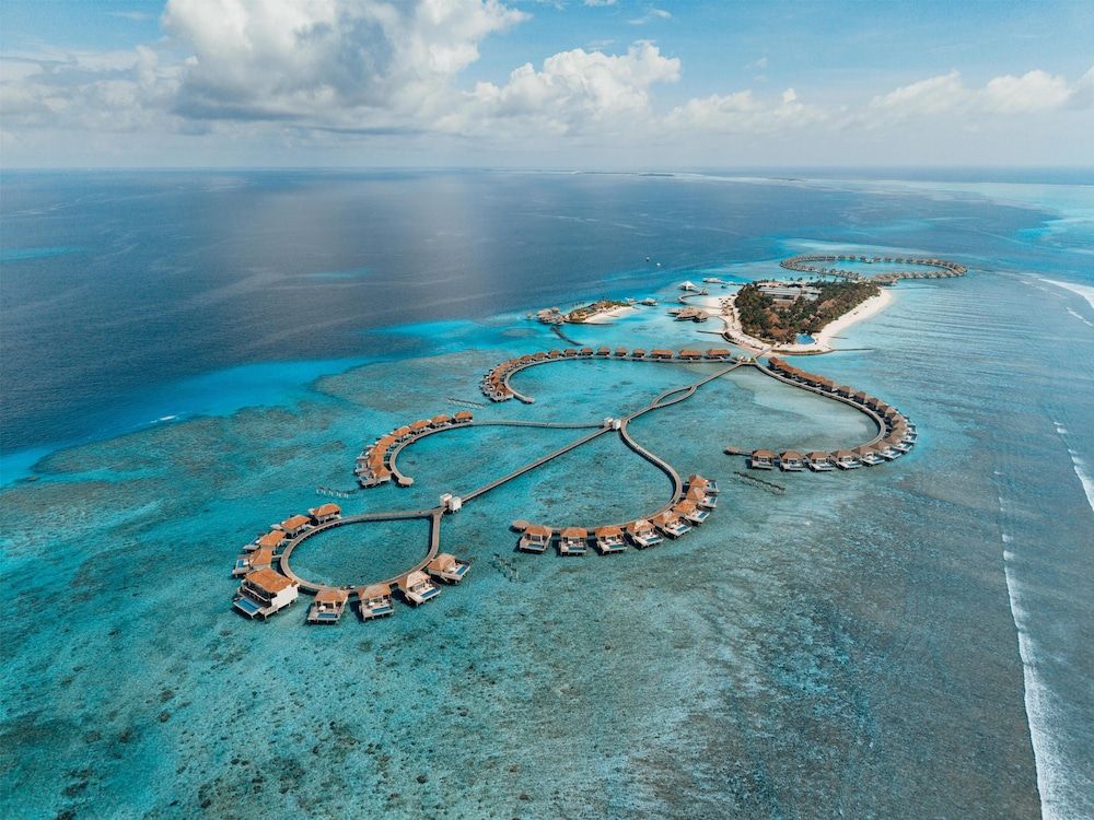 Radisson Blu Resort Maldives with 50 percent off on Sea Plane round trip 03 nights & above -1 estrellas en Fenfushi