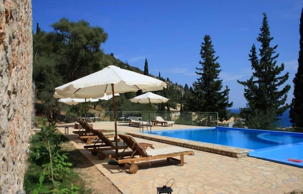 Lefkas Petra -1 estrellas en Agios Nikitas