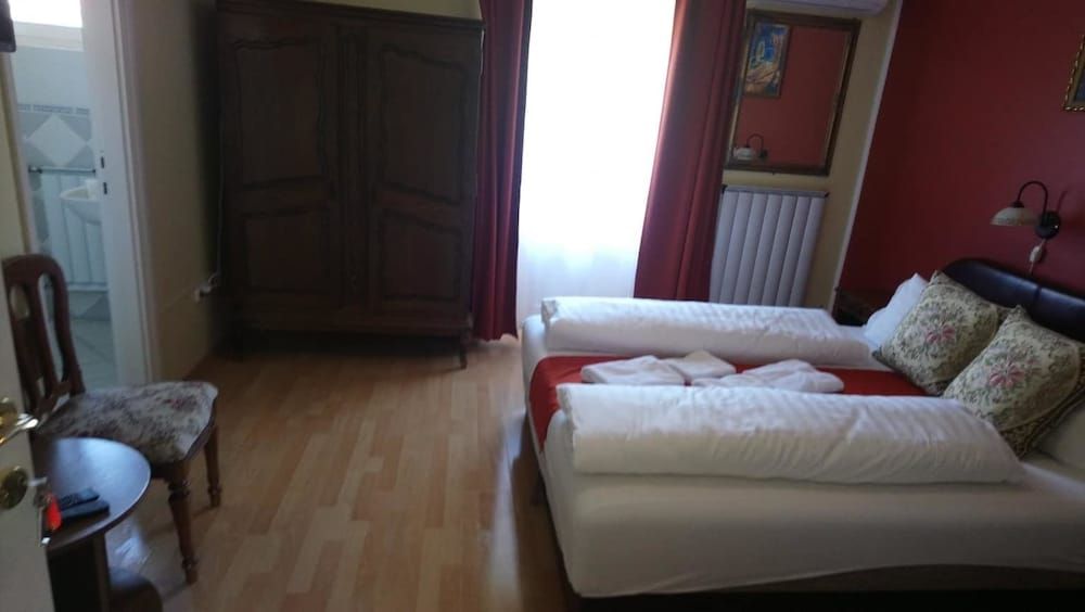 Hotel Napsugár és Gulyás Kunyhó Étterem 3