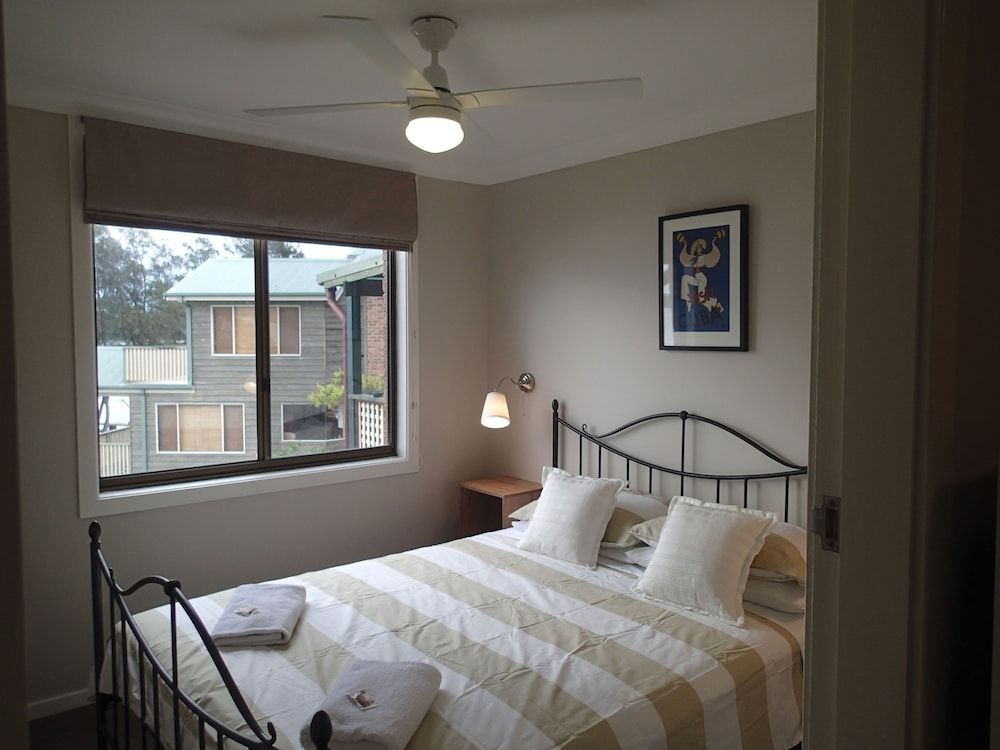 Dungowan Waterfront Apartments 2