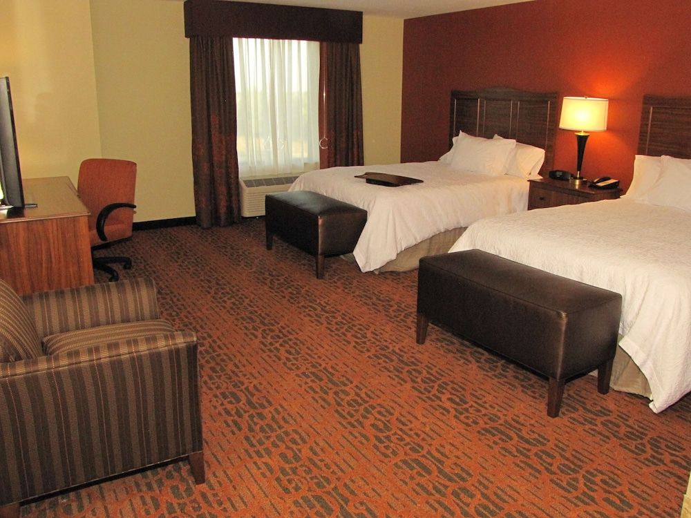 Hampton Inn & Suites Jamestown, ND 3