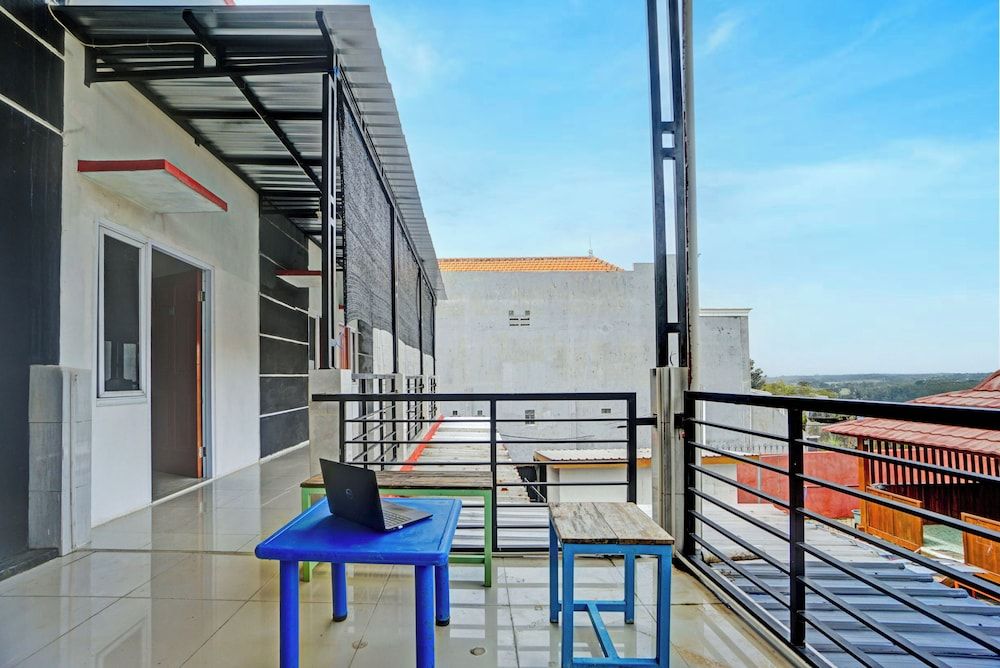 Super OYO 3702 Homestay Bougenville Syariah 2
