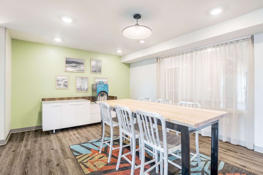 WoodSpring Suites Colton 3