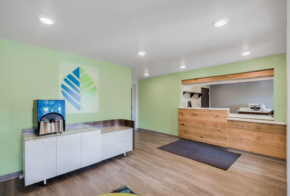 WoodSpring Suites Chicago Addison 3
