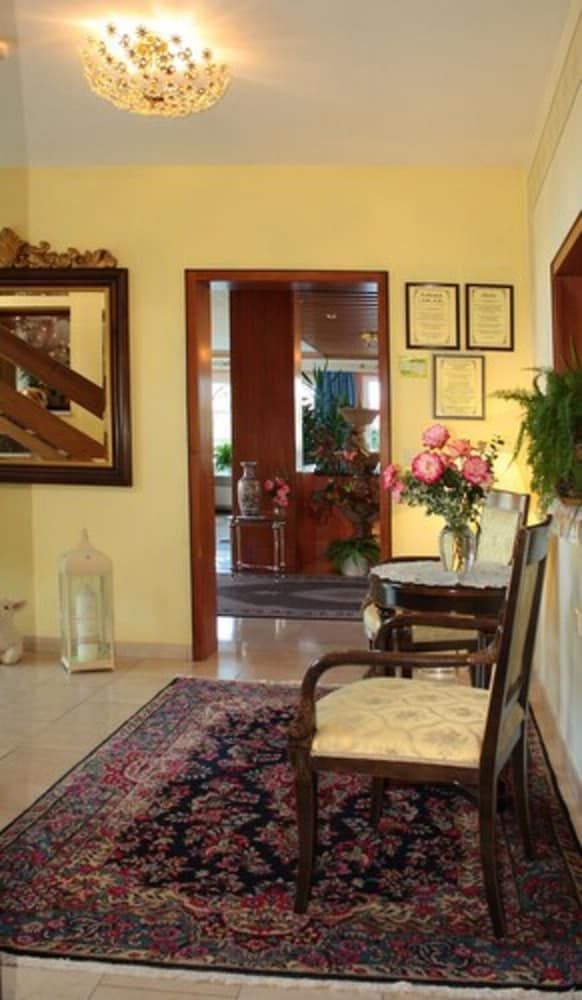 Hotel Garni Regina 2