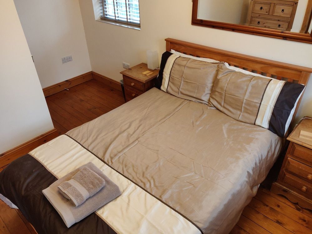 3 BR Ensuite Cottage Private Garden & Parking Near St Neots 3
