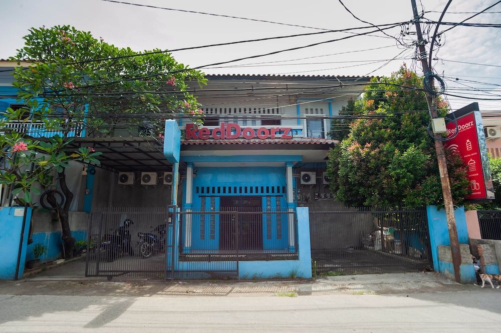 RedDoorz Syariah near Margonda Raya 2 estrellas en Kemirimuka Dua