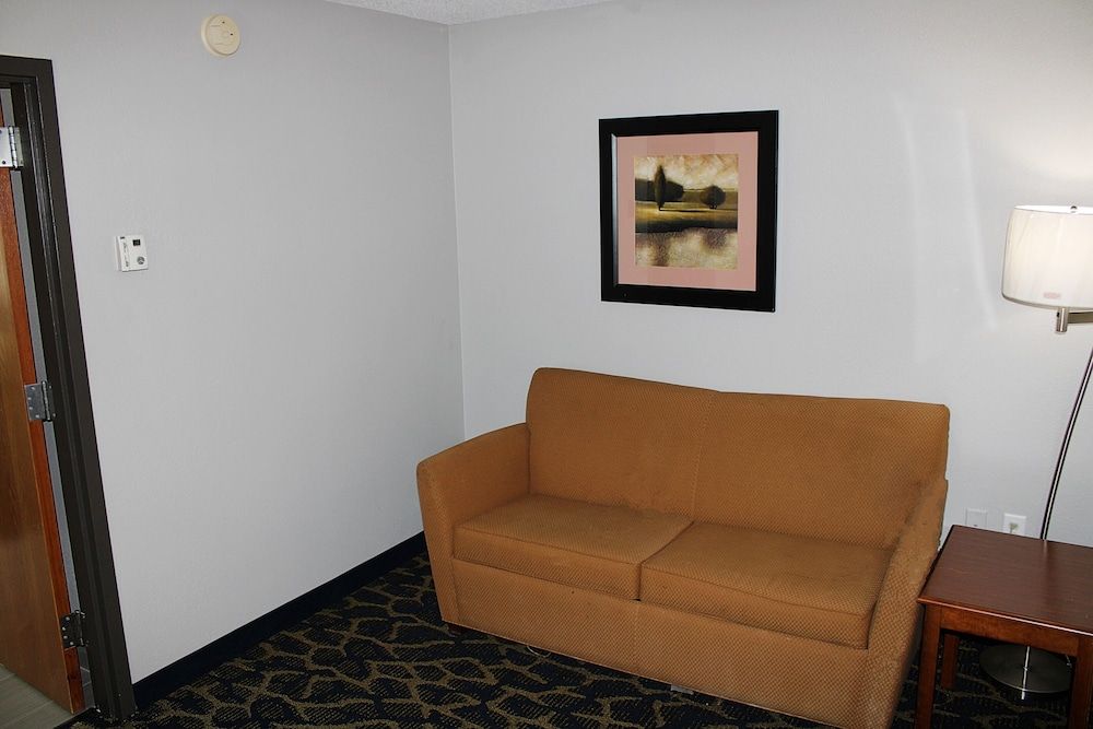 Greenlight Inn & Suites 3