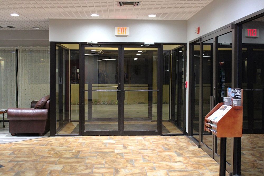 Greenlight Inn & Suites 2