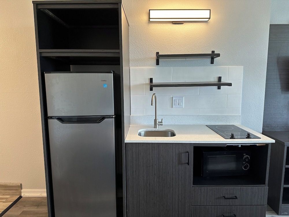Motel 6 Groves, TX 2 estrelas em Groves