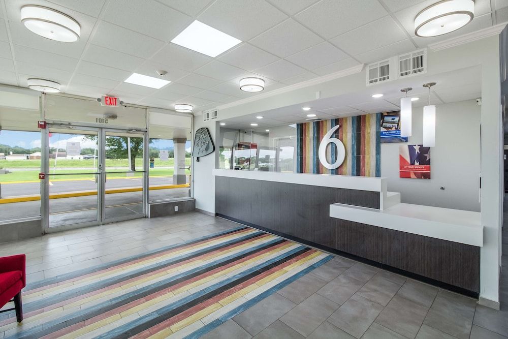 Motel 6 Groves, TX 2