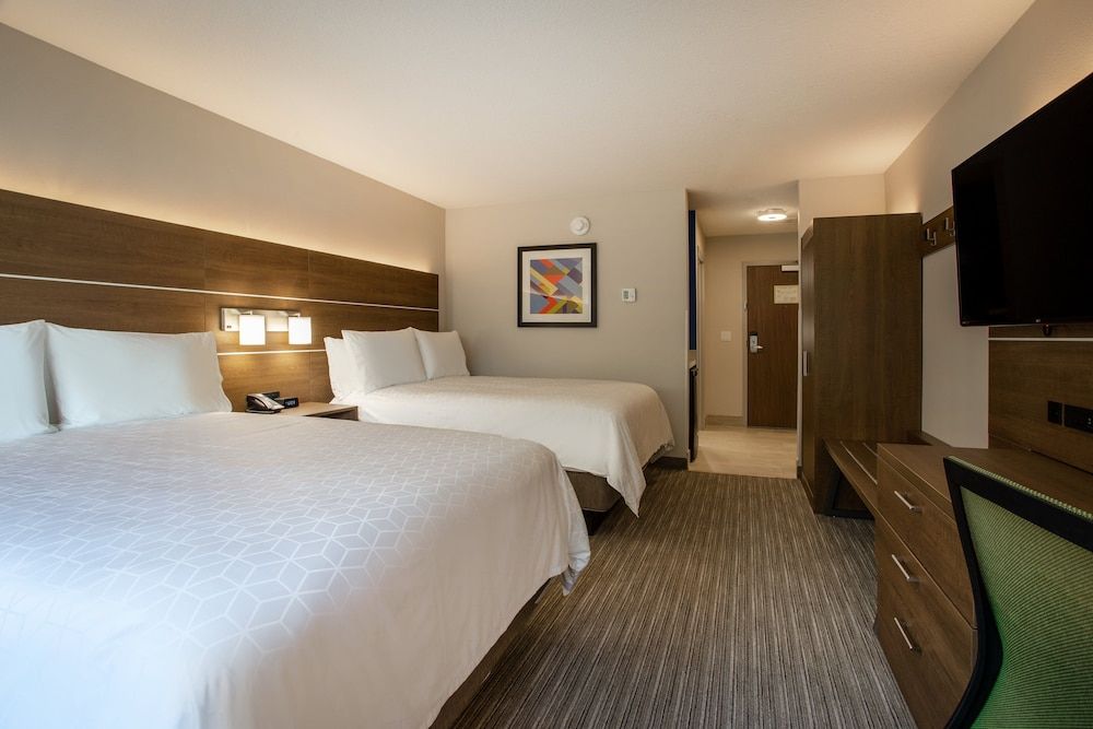 Holiday Inn Express & Suites Deland South by IHG 3